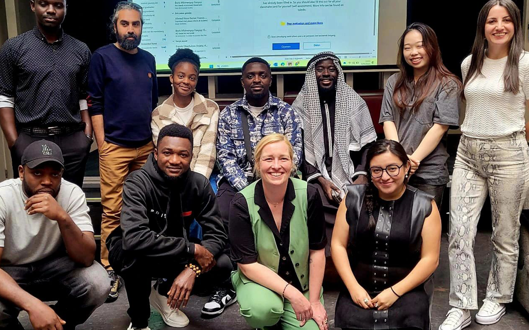 De wereld in het klein: hoe internationale studenten Leuven (en zichzelf) ontdekken via Service-learning